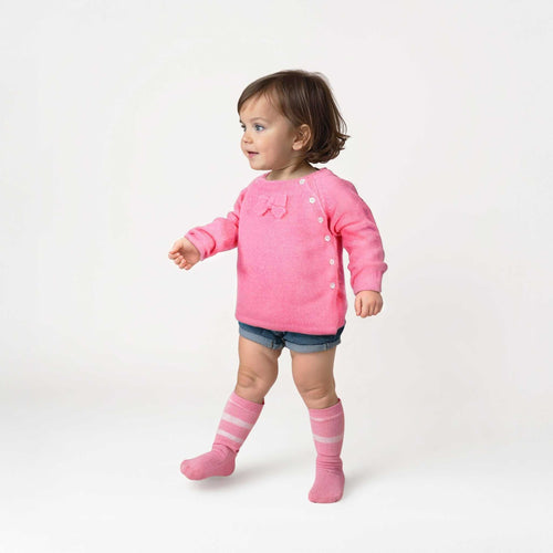 Soft babies bow sweaters with cute bow details, cozy and comfortable for infants.